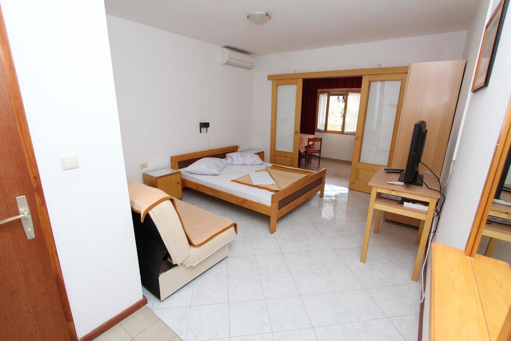 Room And Apartments Mariza Rovinj Ruang foto