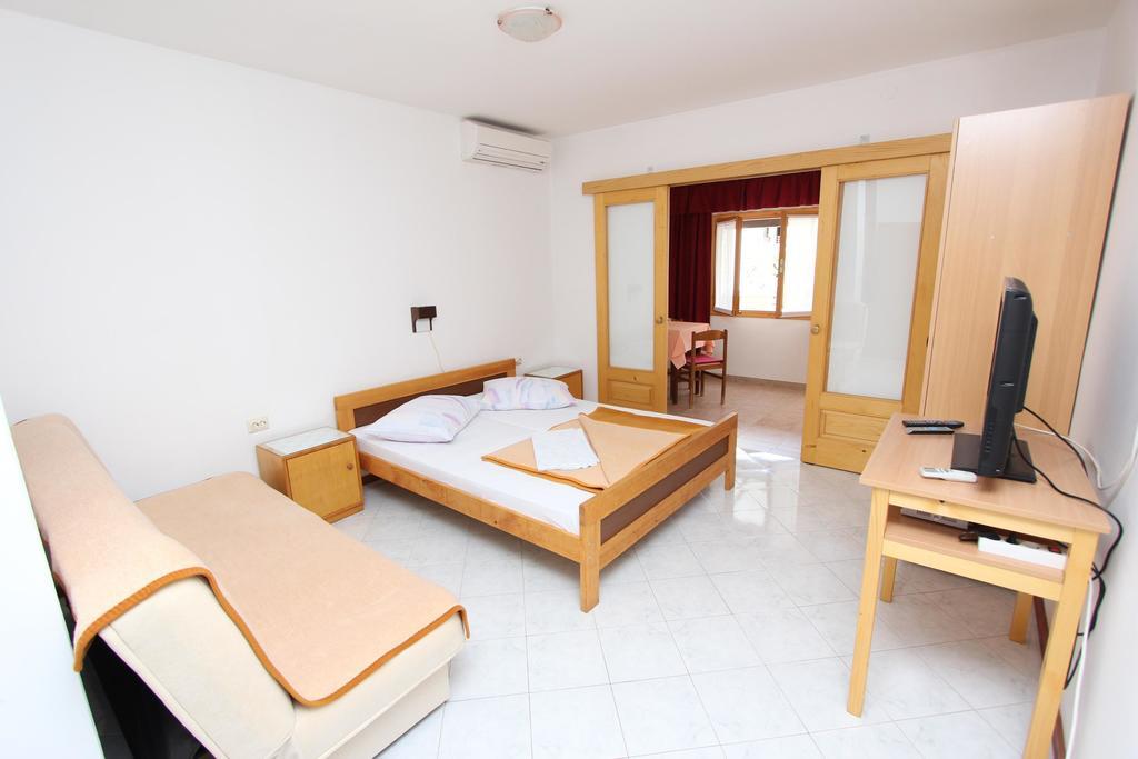 Room And Apartments Mariza Rovinj Ruang foto